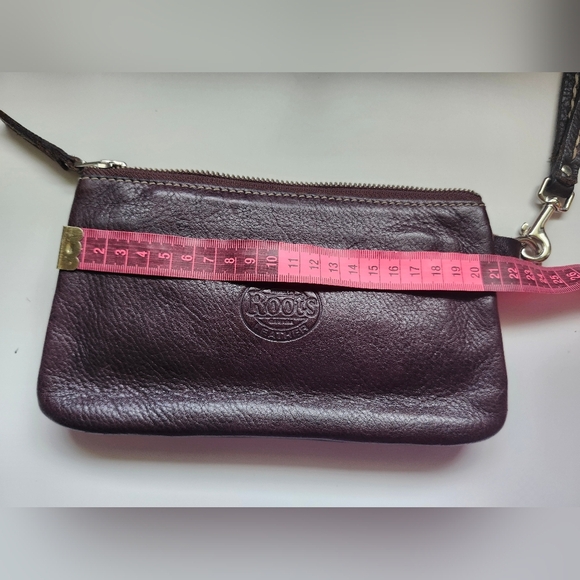 Roots Learher Brown Leather Wristlet Bag Turn Lock, Zip For Men And Woman - Picture 7 of 8